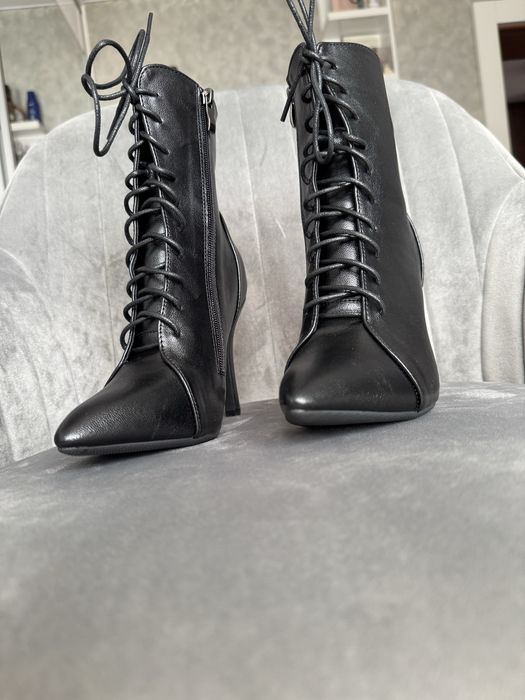 Боти с тънък ток