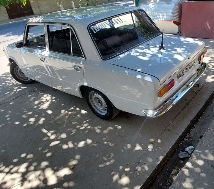 Vaz 2101 rangi oq jiguli 1979yil motor 03 mator