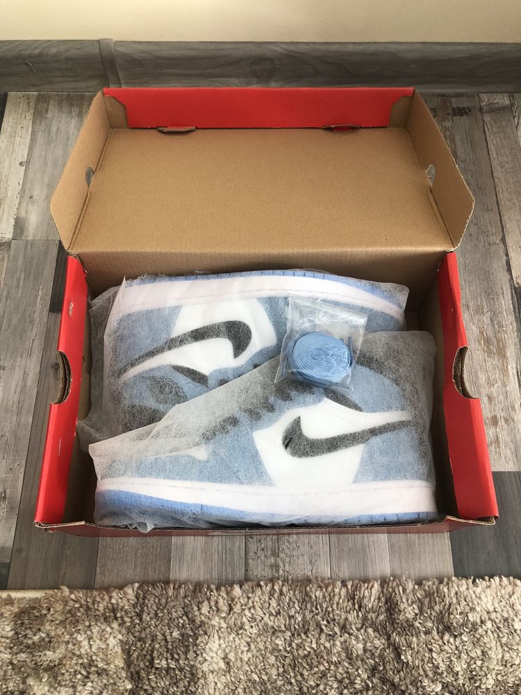 Jordan 1 retro University Blue