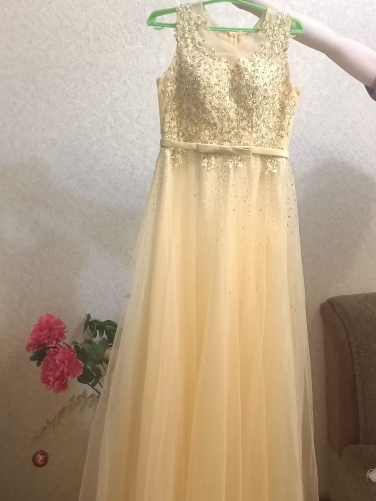 Продается вечернее золотистое платье 50000