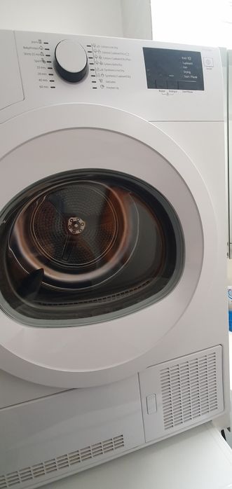 Vand uscator marca Beko + suport de fixare pe masina de spalat