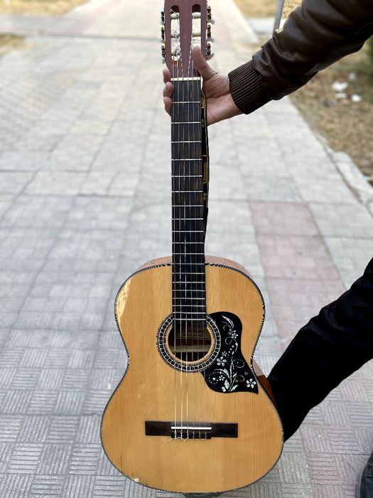 Guitar indanezia 40 dium