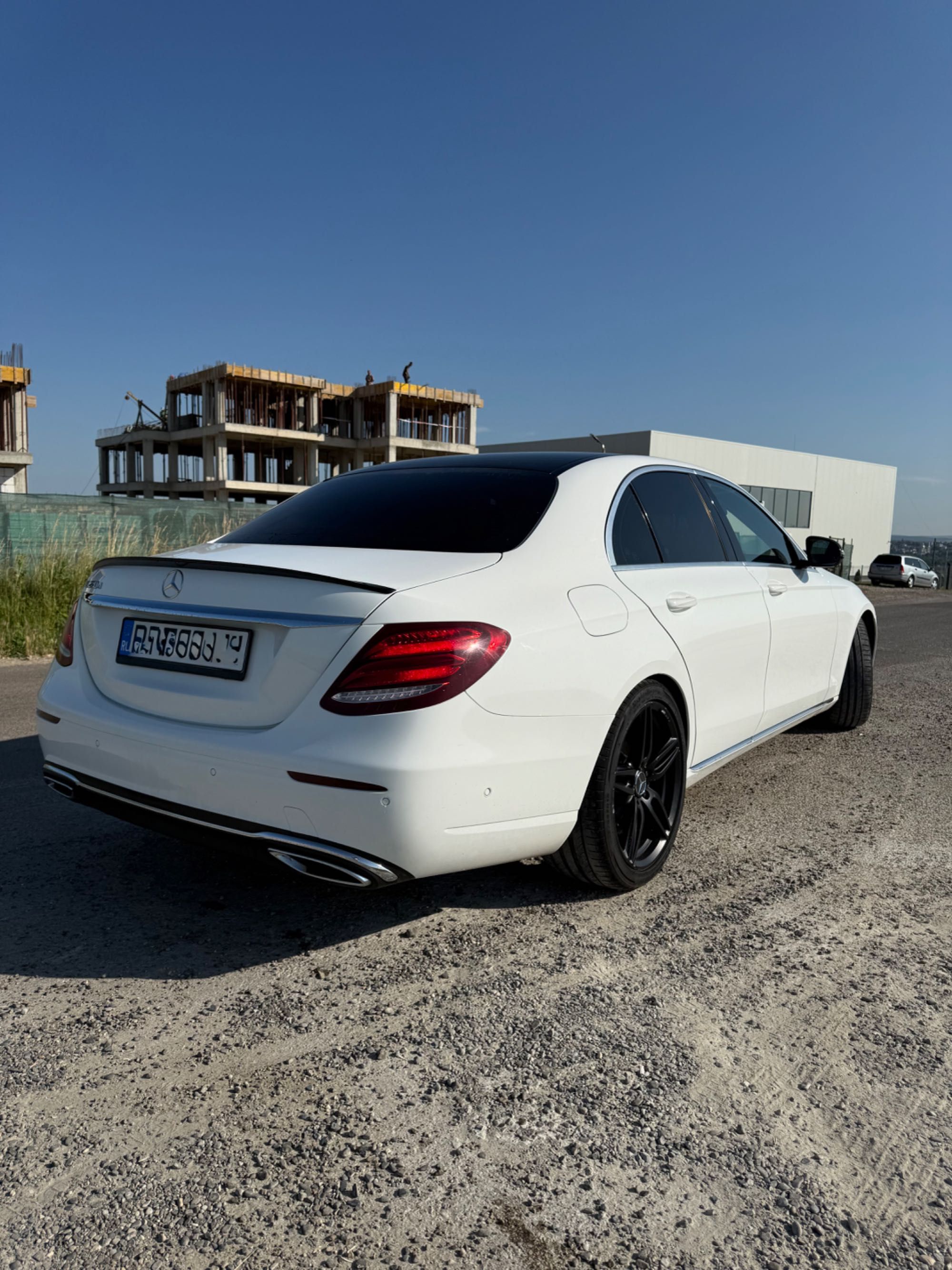 Mercedes E220 VARIANTE +/-