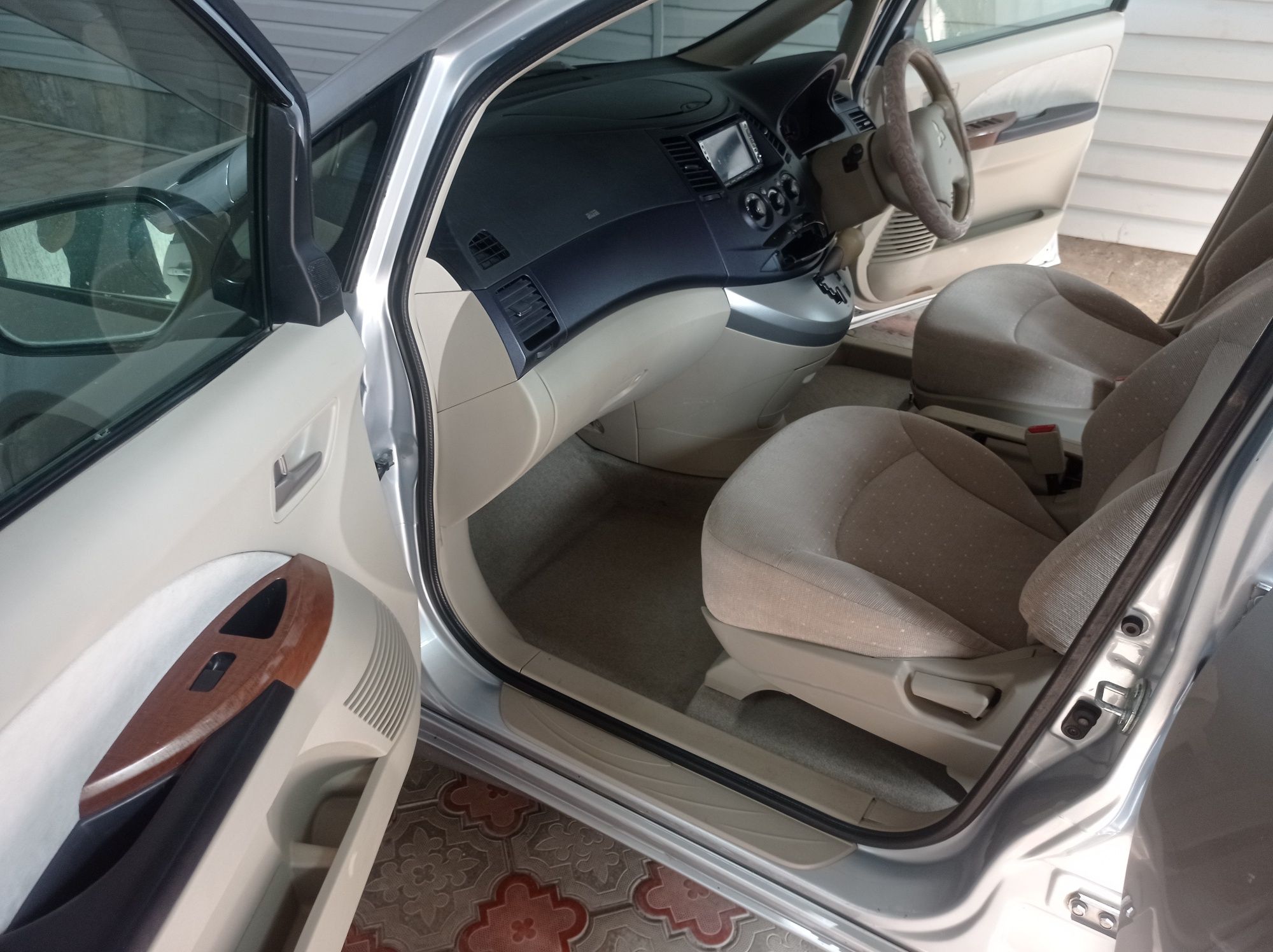Mitsubishi Grandis