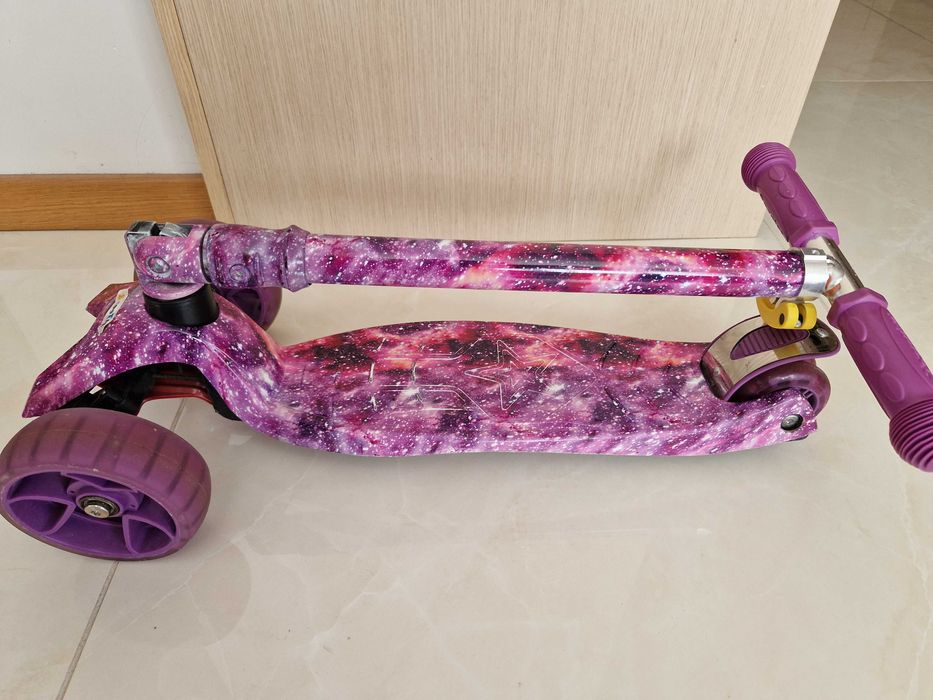 Детски скутер Chipolino Croxer Evo, светещи колела