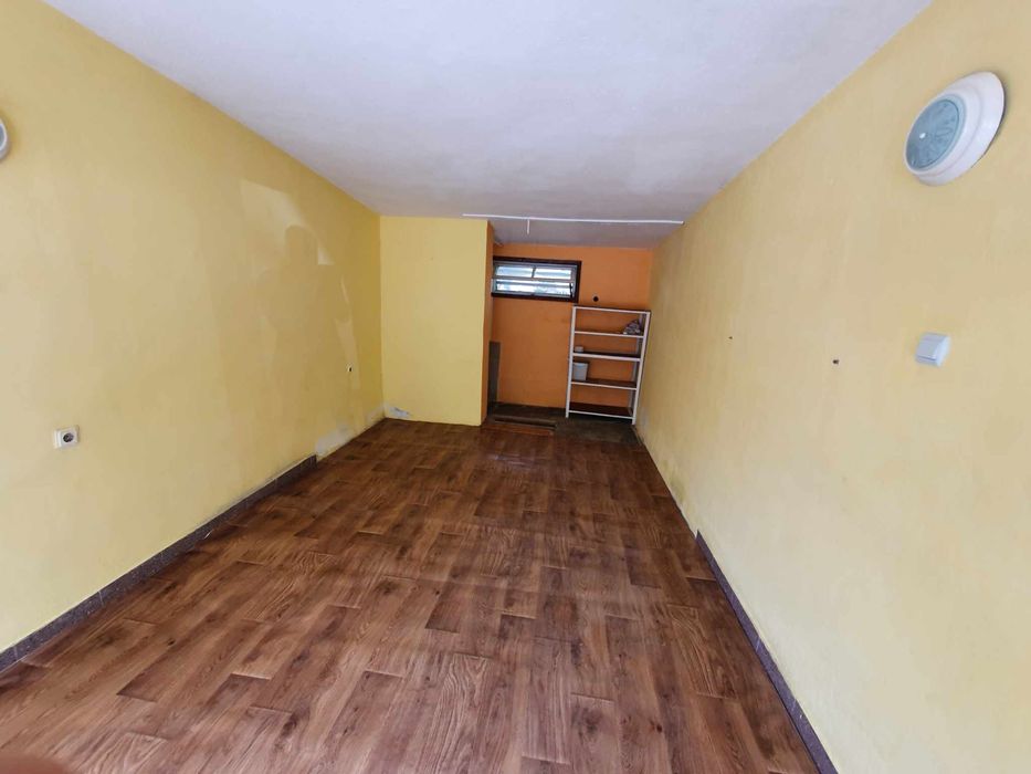 Дава се под наем Магазин в Казанлък - 12 кв.м за 102 € - Снимка #2