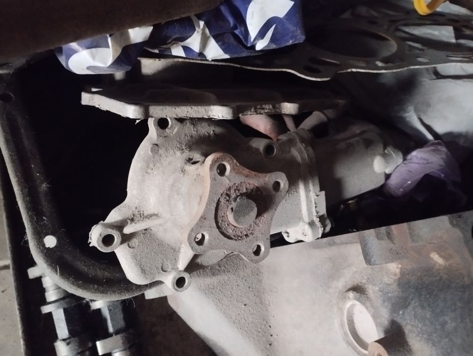 Продам блок двигателя и головку НиссагСирена 23 кузов 1998 года