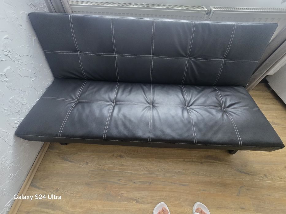 Canapea plus masuța in stare excelenta