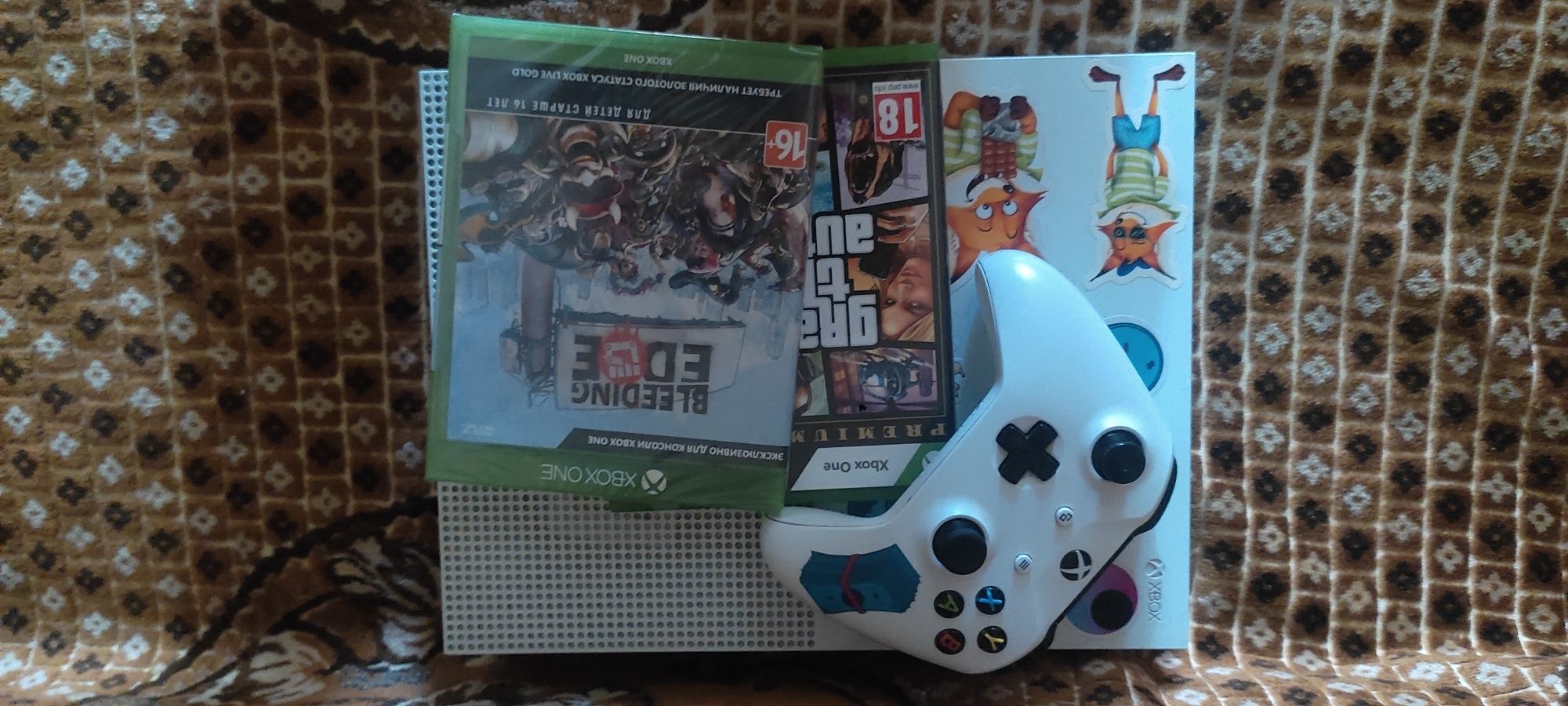 Продам Xbox One S 520gb