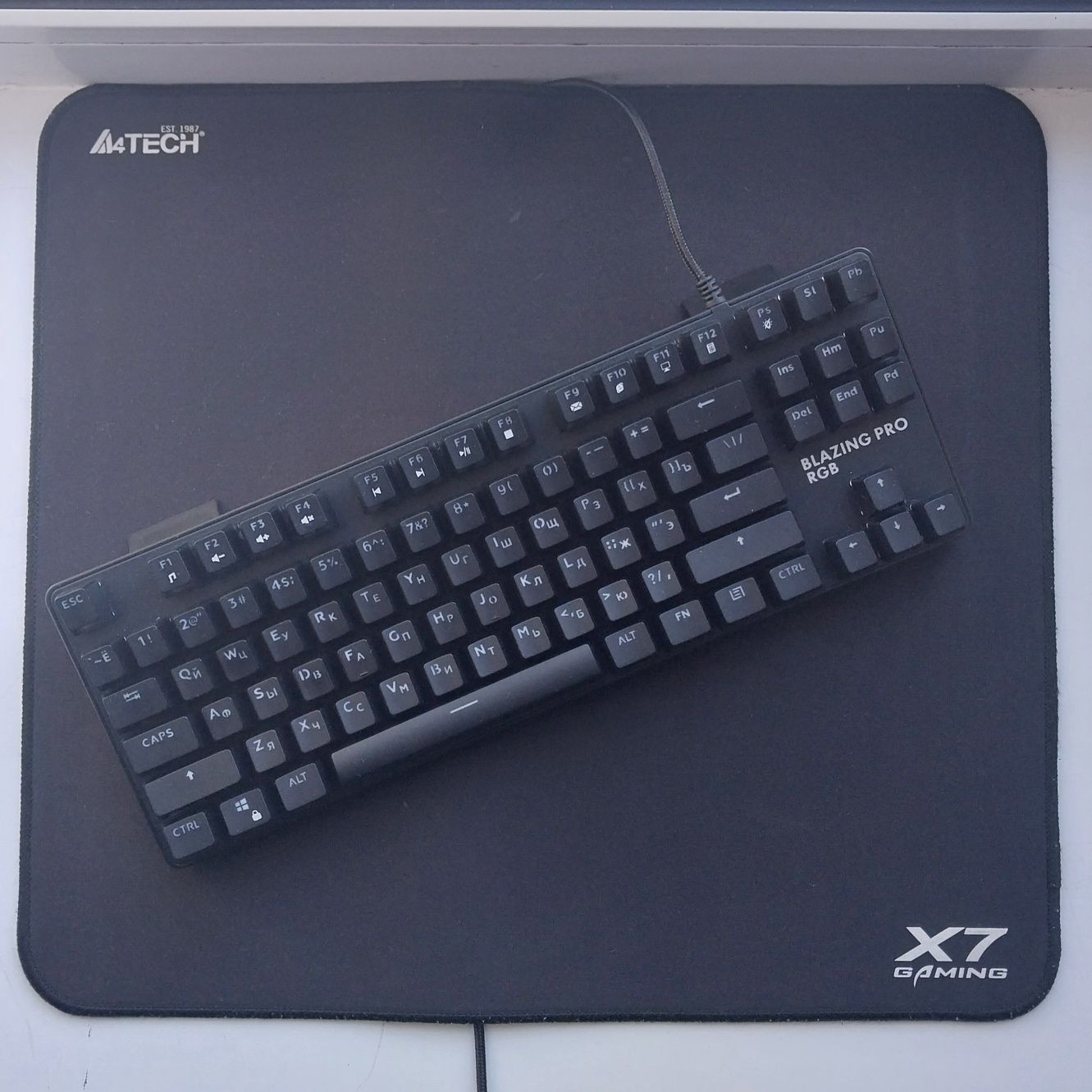 Продам новую механическую игровую клавиатуру Dexp Blazing Pro RGB