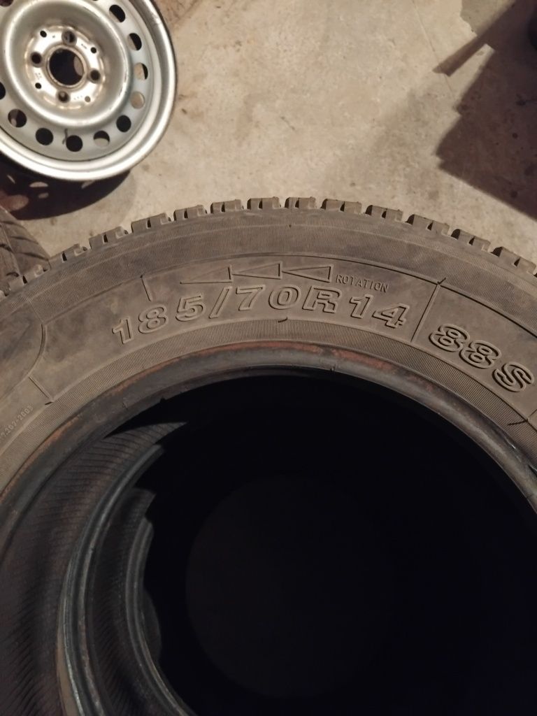 Зимние шины 185/65/R14=185/70/R14 в отличном состоянии