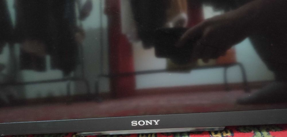 Телевизор Sony Trinitron + Телевизор Sony Bravia 3D (на запчасти)