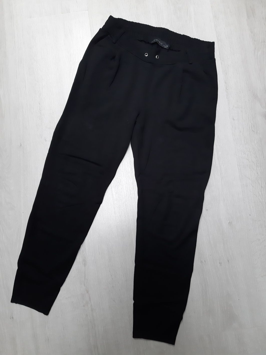 Pantaloni xs-s zara