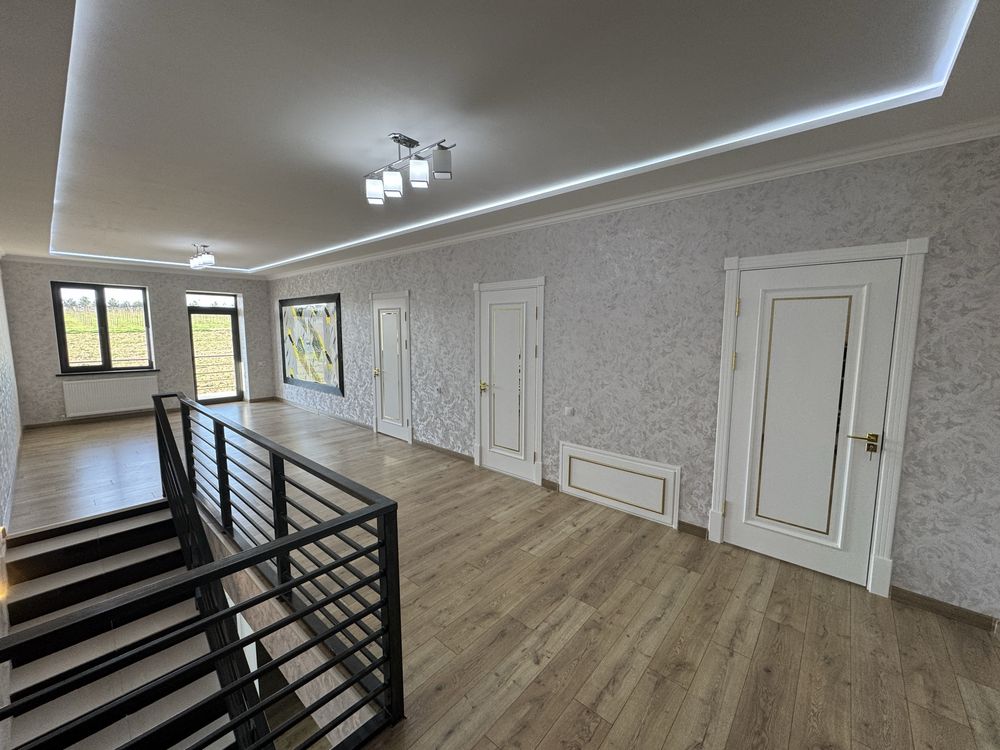Продается дом 2,5 соток, 6 комнат. Кибрай. Набережная