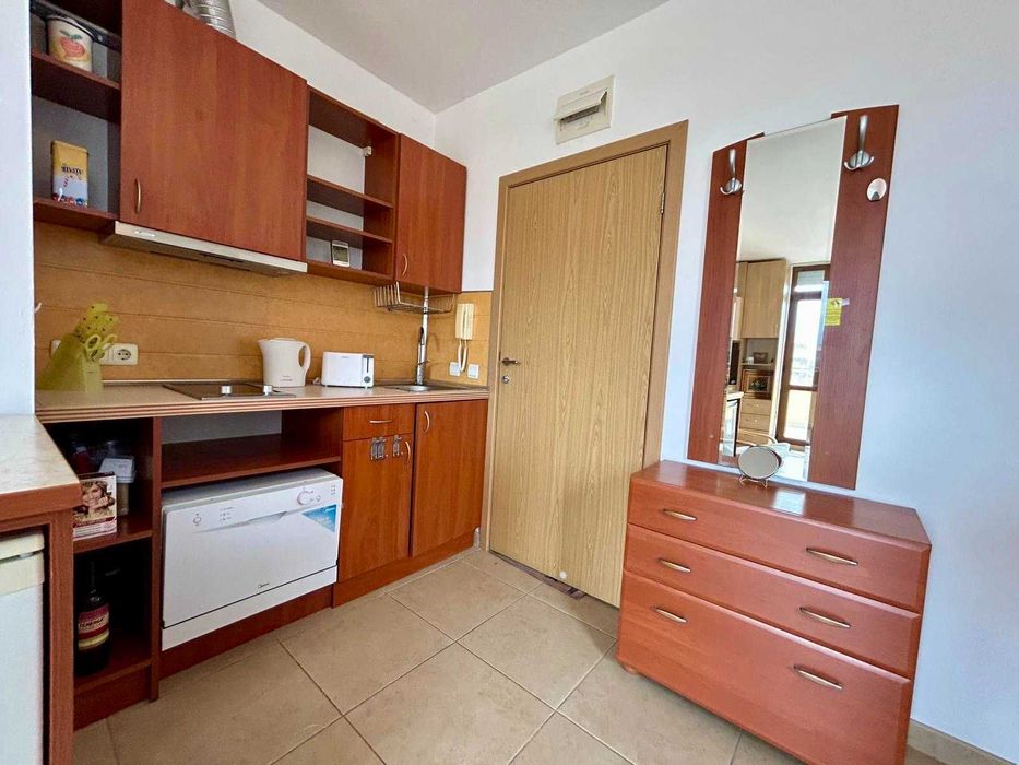 Просторен двустаен апартамент в к-с „Аштън Хол“