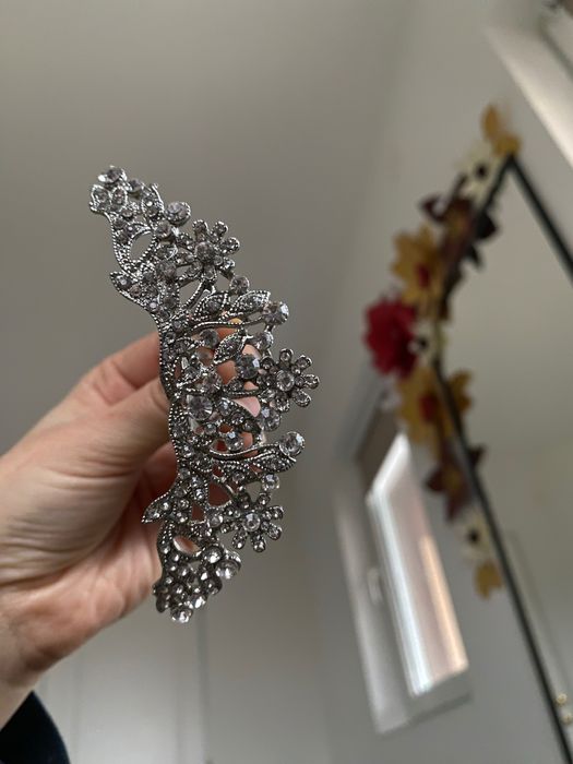 Diademă, accesoriu de păr