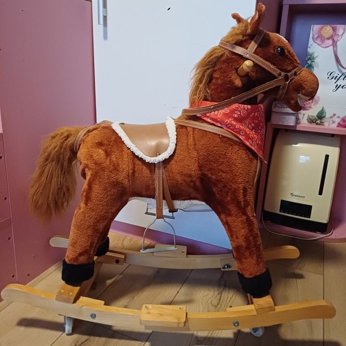 Balansoar căluț   echipat si cu  roți