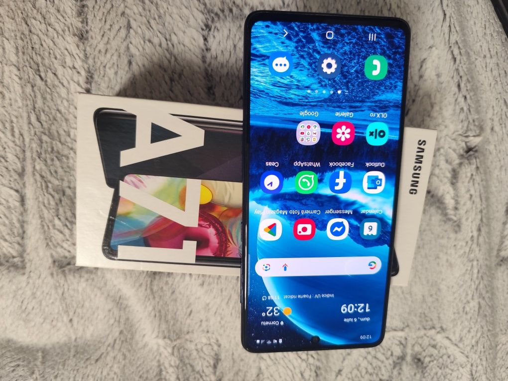 Vând Samsung A71