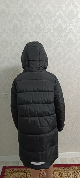 Продам зимнюю куртку на девочку размер 152см в идеальном состоянии