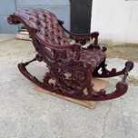 Balansoar sculptat manual din lemn masiv