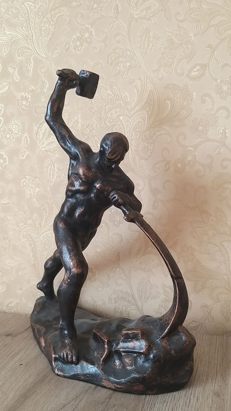 продам статуэтку СССР аллюминей
