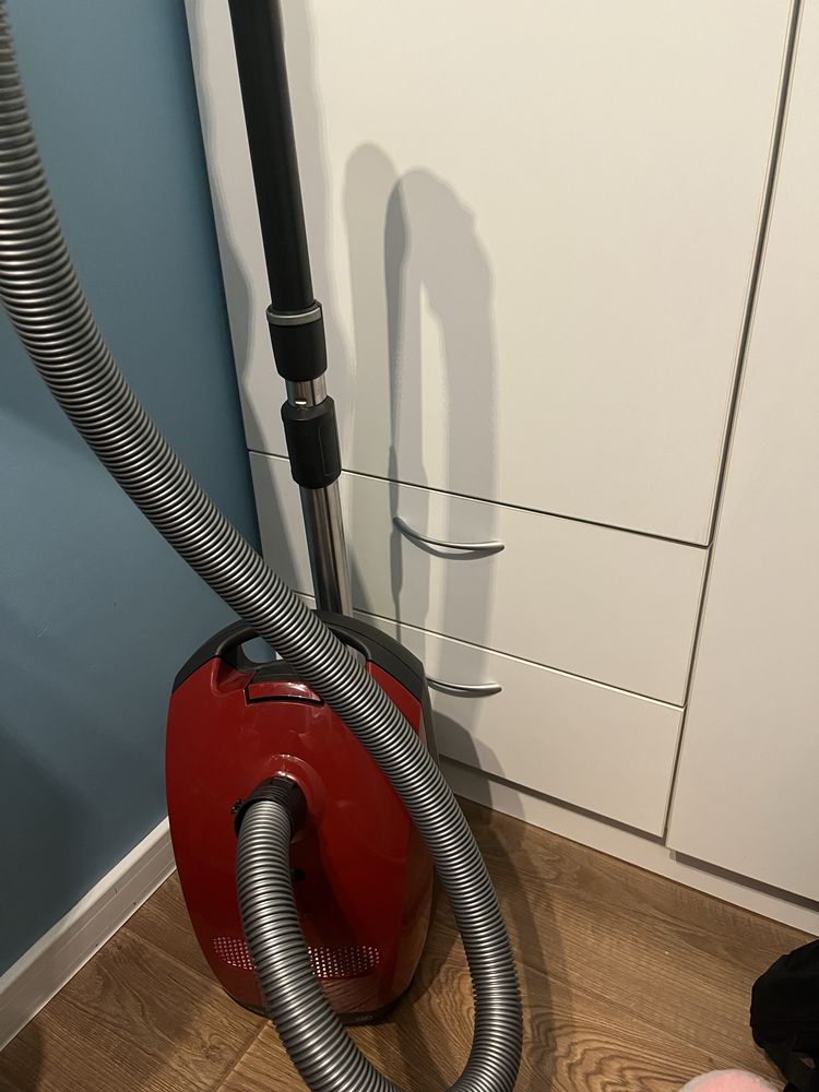 Прахосмукачка Miele Classic C1