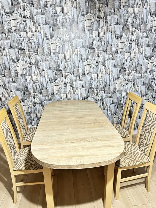 Стол и 4 стула для кухни