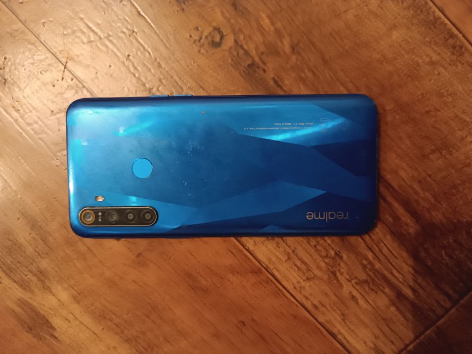 Продам Realme 5  в отличном состоянии