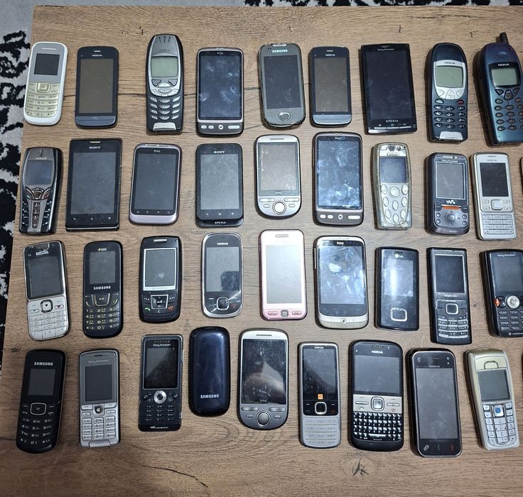 Лот от телефони..работещи..