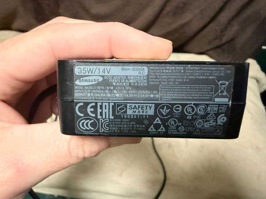 Alimentator monitor samsung