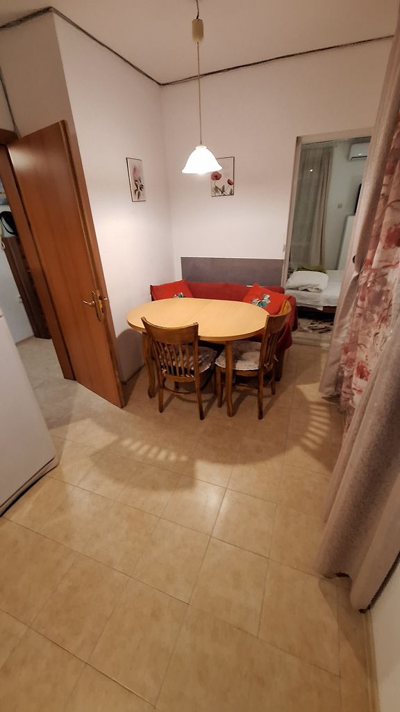 Дава се под наем Тристаен апартамент в Бургас, Братя Миладинови - 84 кв.м за 433.5 € - Снимка #3