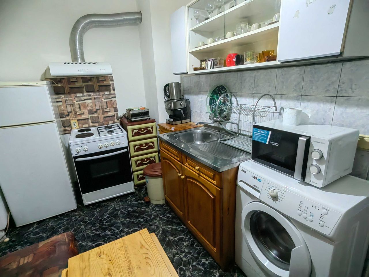 Продава се Едностаен апартамент в Етрополе - 44 кв.м за 928 €/кв.м - Снимка #2