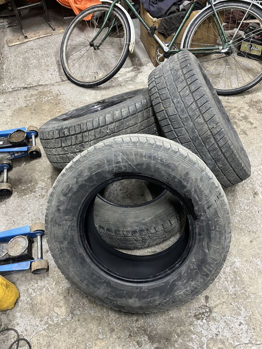 Продам зимнию резину на внедорожник