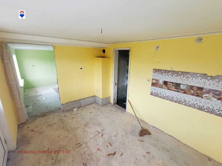 Продава се Къща в с. Бъзън, Област Русе - 119 кв.м за 302 €/кв.м - Снимка #3