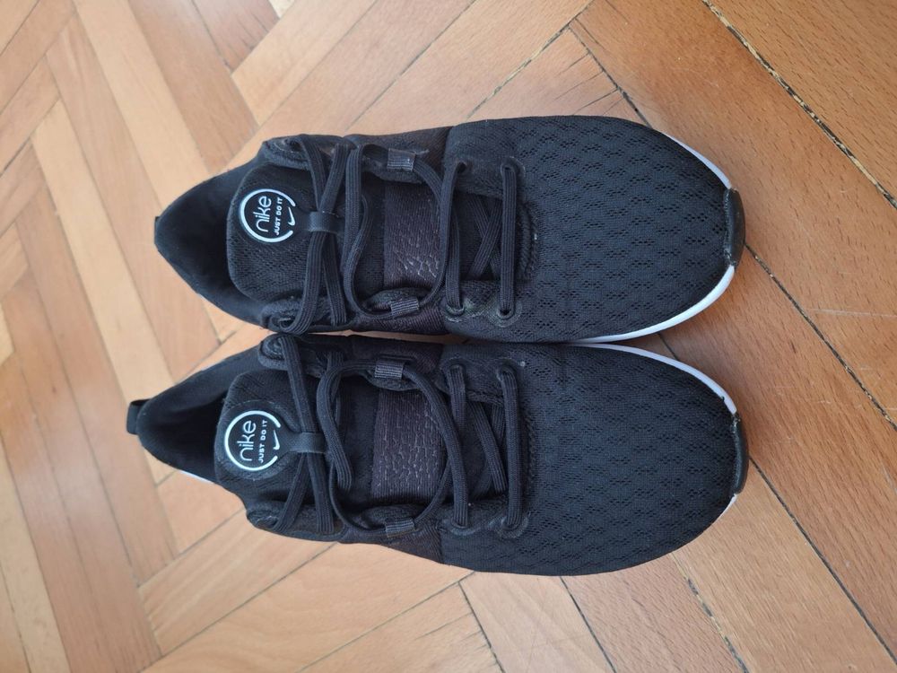 Дамски спортни маратонки Nike