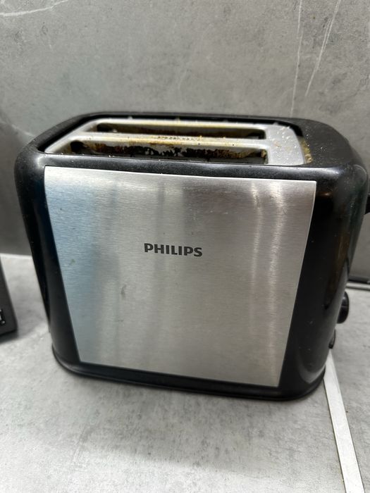 Тостер Philips в рабочем состоянии