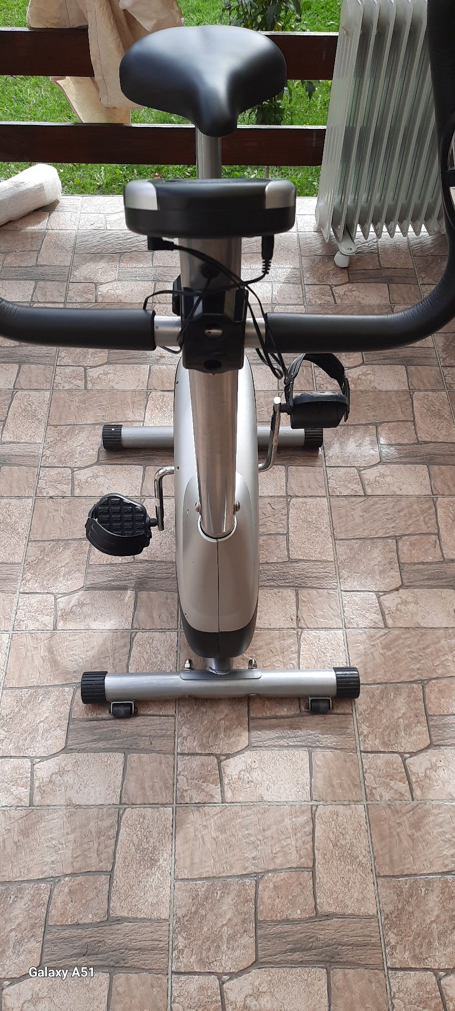 Se vinde 2 biciclete fitness.