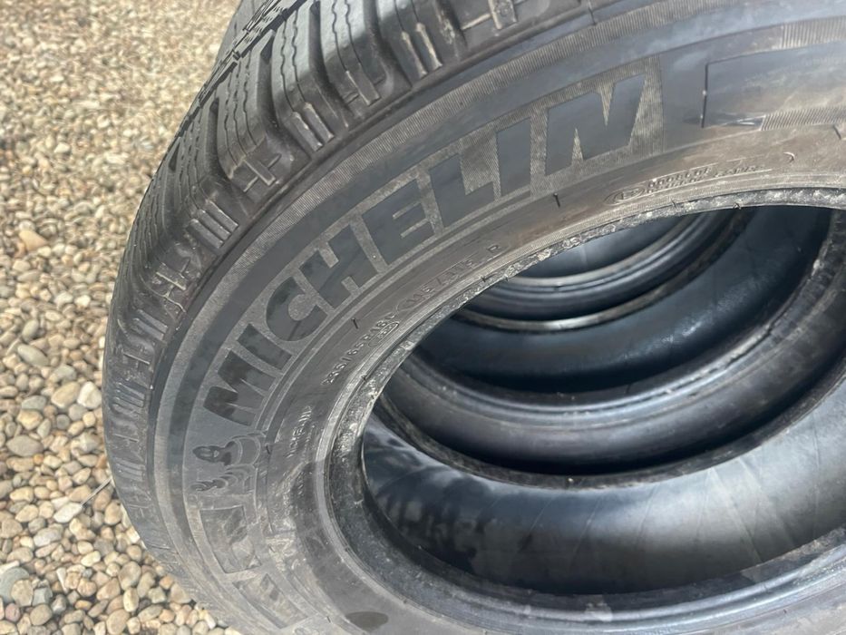 235/65 16 C Anvelope de iarna ,Michelin