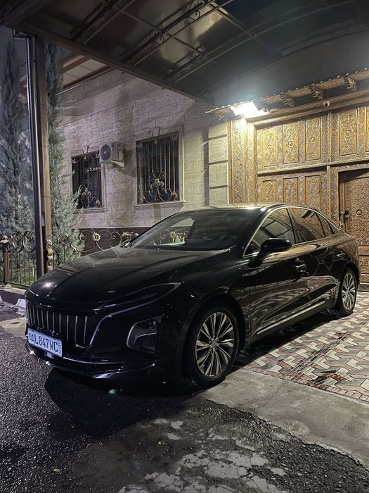 Hongqi E-QM5 Srochna  Sotiladi