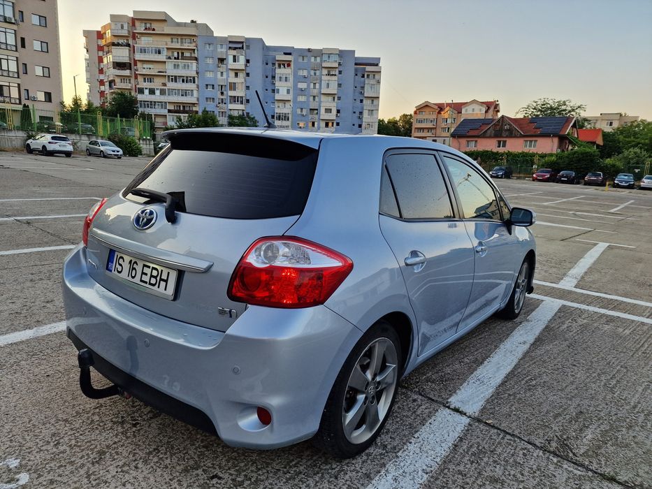 Toyota auris hybrid 1.8 2012 + GPL