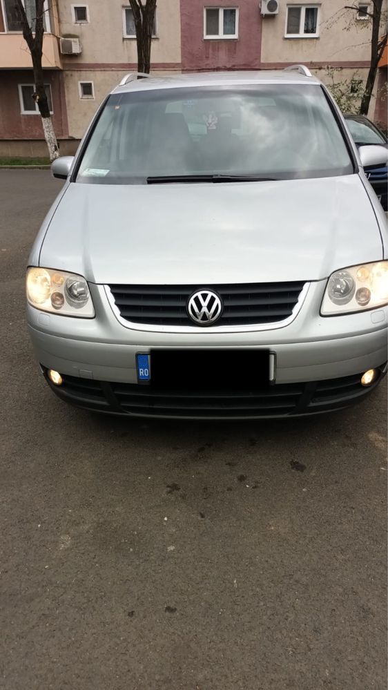 Vând Volkswagen Touran