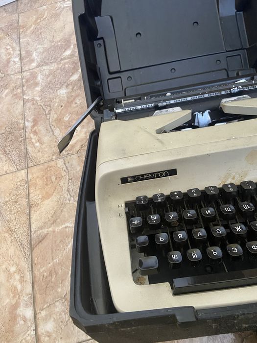 Пишеща машина CHEVRON