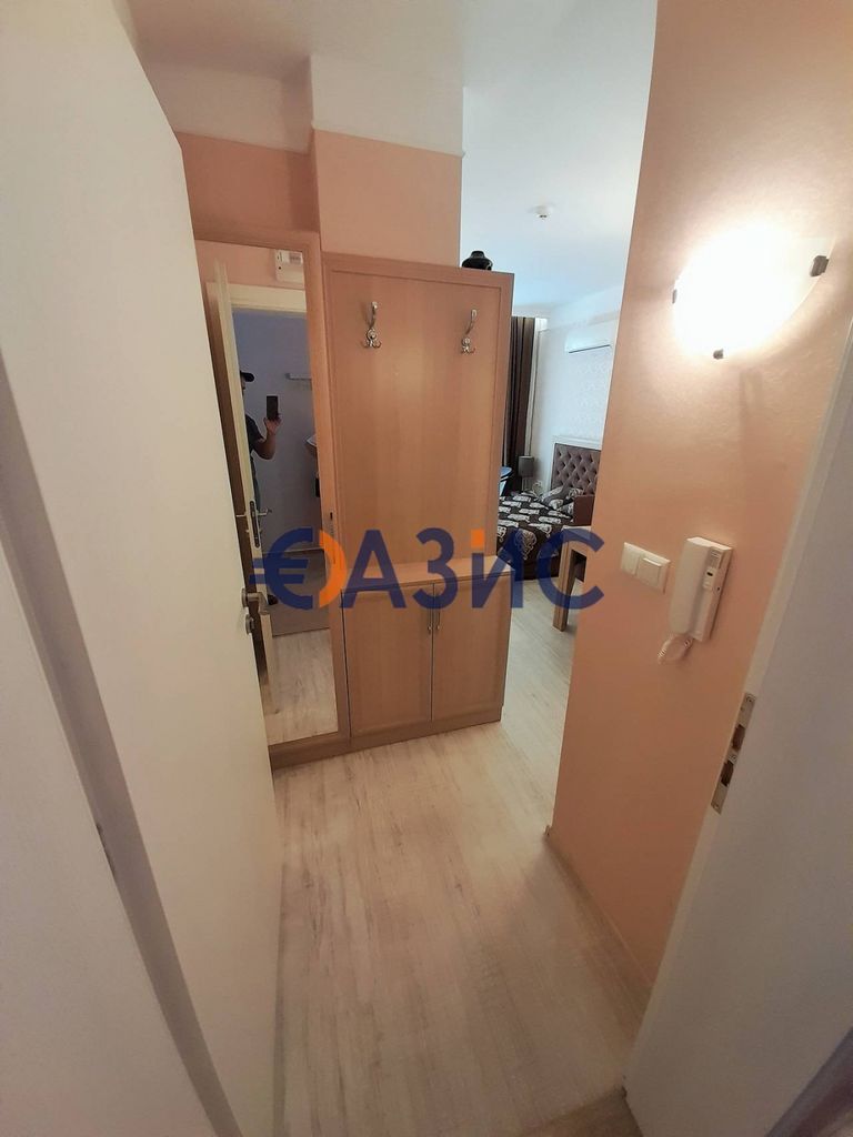 Продава се Едностаен апартамент в к.к. Слънчев бряг - 30 кв.м за 1700 €/кв.м - Снимка #2