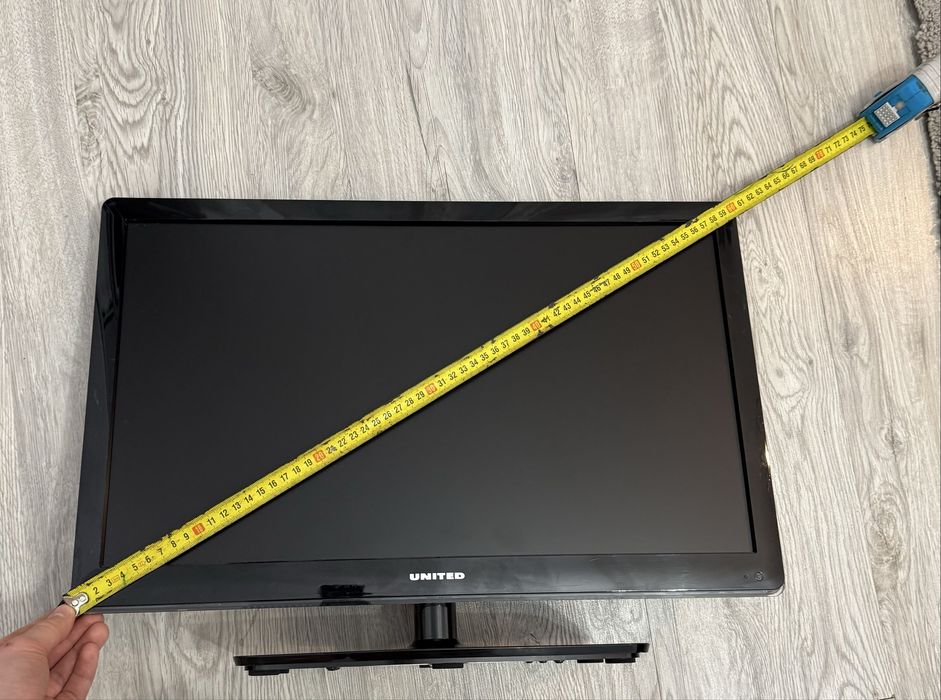 Televizor United negru cu diagonala de 60 cm