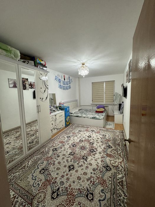 Спальный гарнитур сатылады.