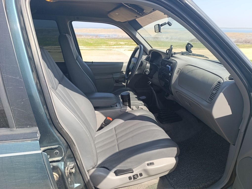 Ford explorer 2 , 1995 года выпуска