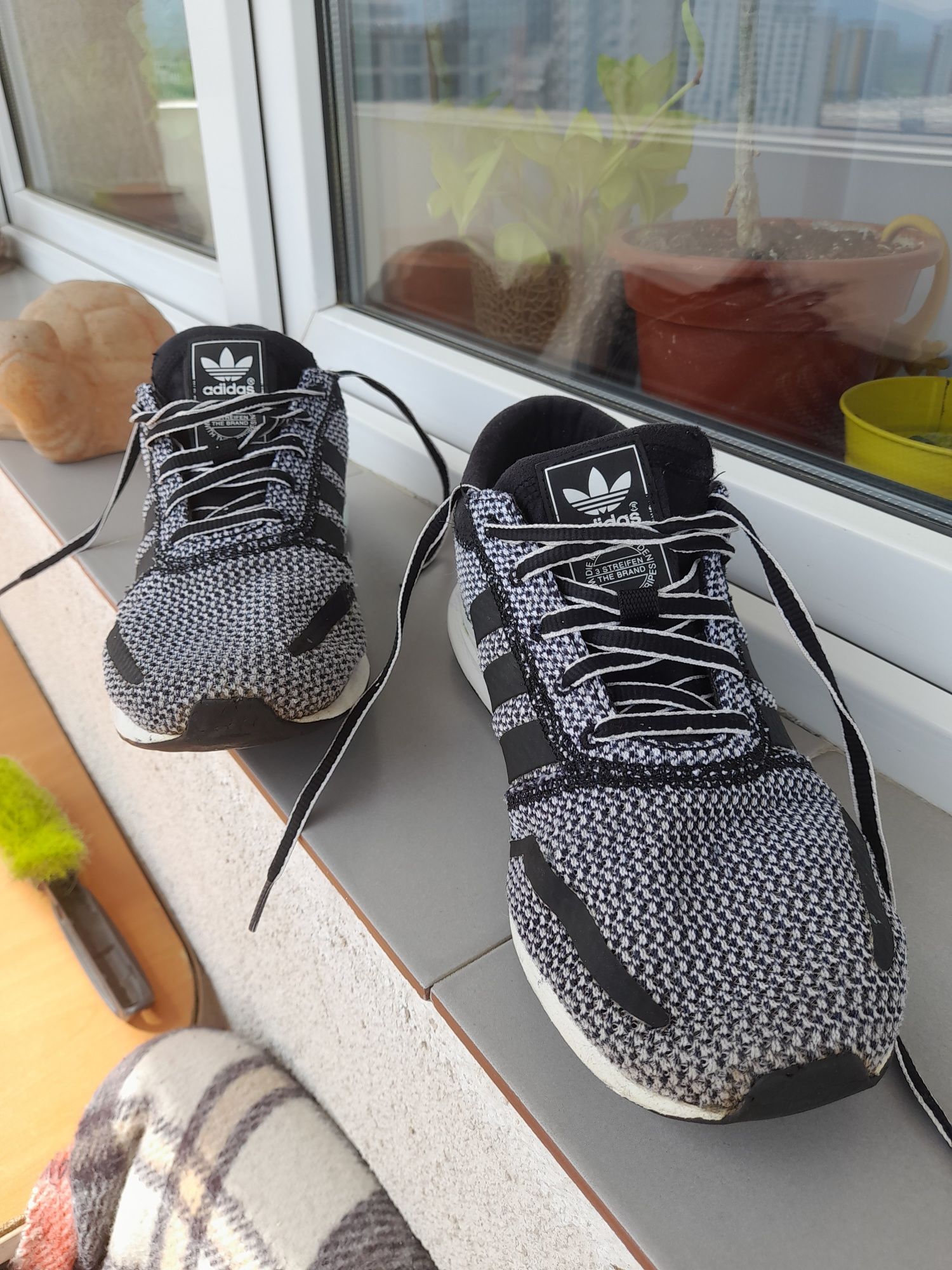 Vând pantofi sport Adidas, în stare buna, calitate, import.mar.40 1/2