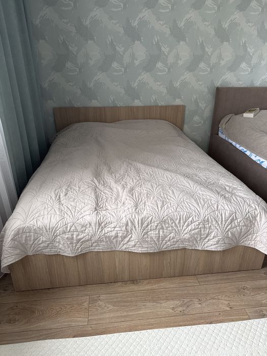 Двуспальная кровать