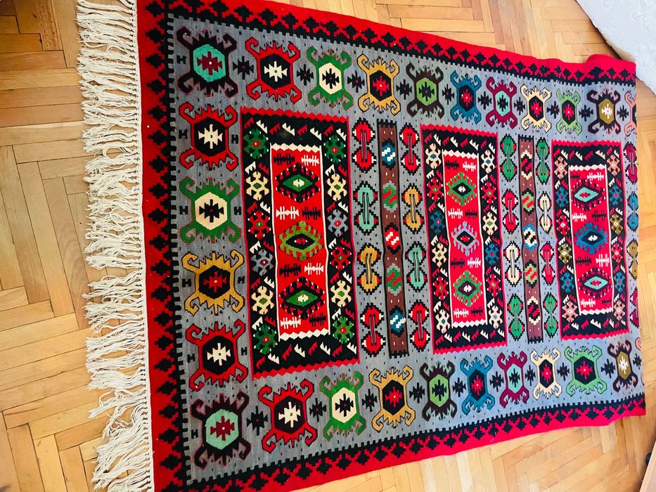 Вълнени автентични чипровски пътеки