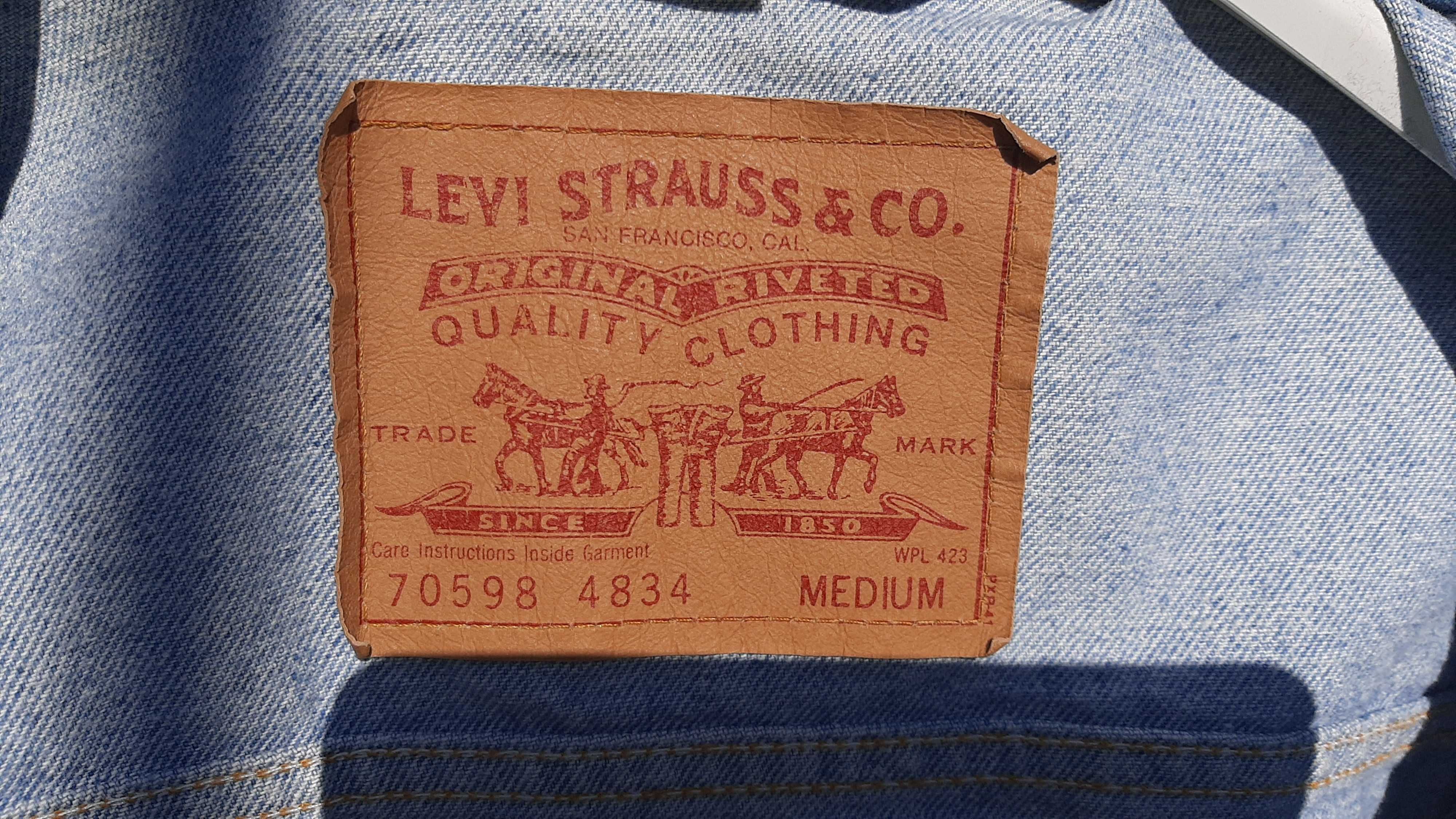 1.Jacheta noua,barbati,Levi Strauss,Trucker,albastru deschis,M, Canada